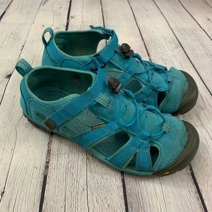 Women's Size 6 Keen Waterproof Shoes Hiking Sandal